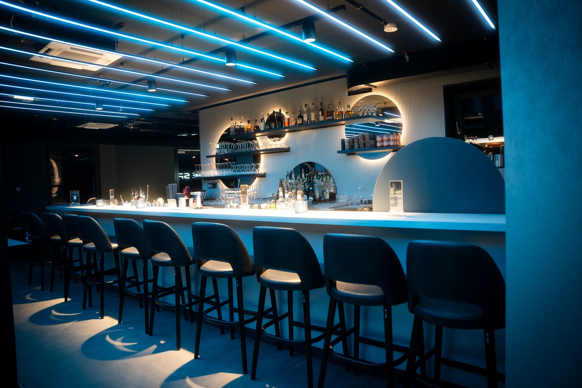Bar von THE SPACE in Haßloch, in der die Cocktailkurse stattfinden